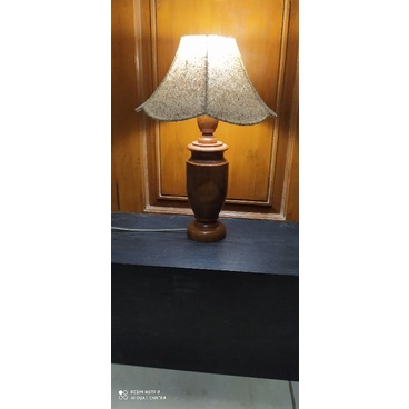 lampu meja hias untuk kamar tidur dari kayu jati
