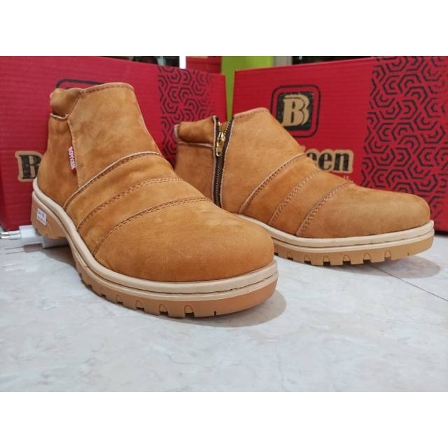 Sepatu boots casual pria bahan kulit asli Q3