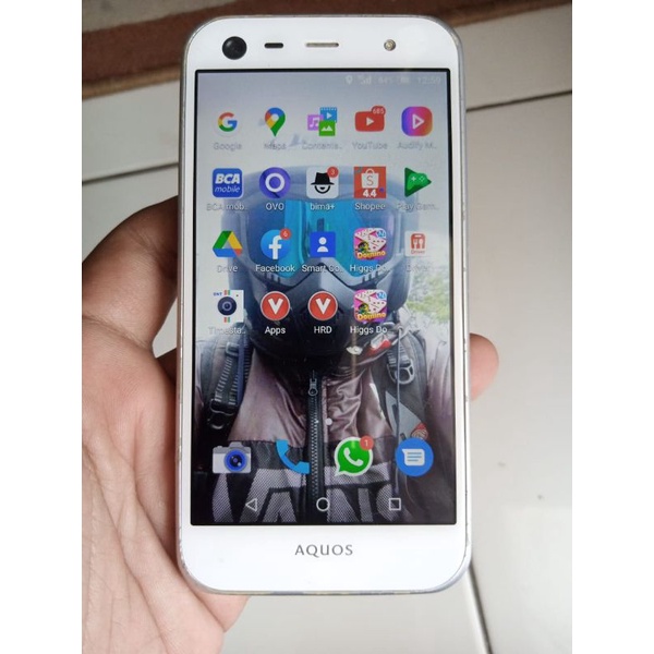 Sharp Aquos SHV 38 (minus)