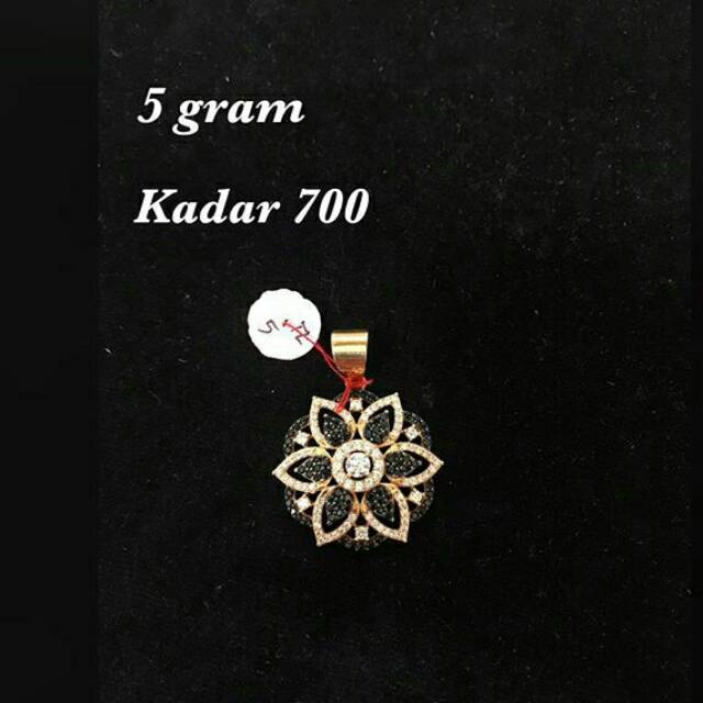 Liontin emas kadar 700