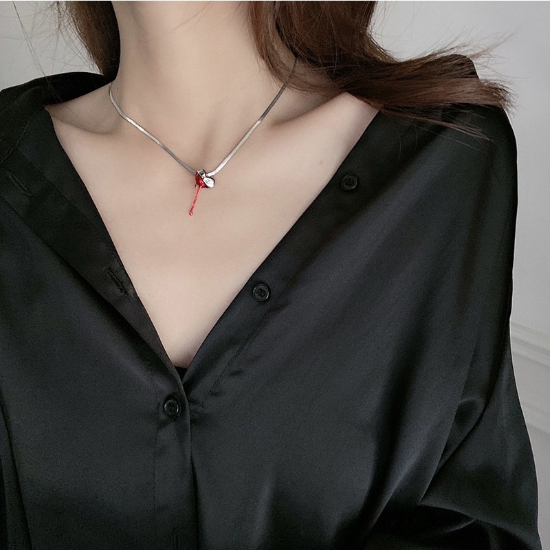 Retro minoritas desain perasaan lava minyak menetes satu panah melalui jantung cinta kalung wanita s