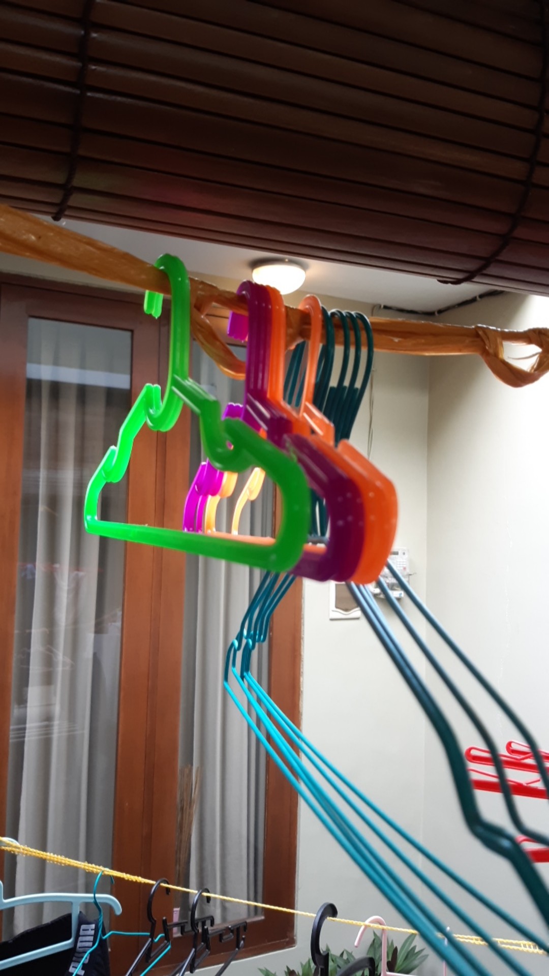 Gantungan Baju Hanger Anak Plastik Warna Murah Celana Display Toko 