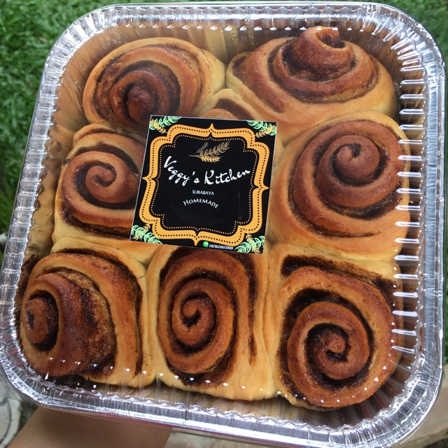 

CINNAMON ROLLS with CREAM CHEESE GLAZE