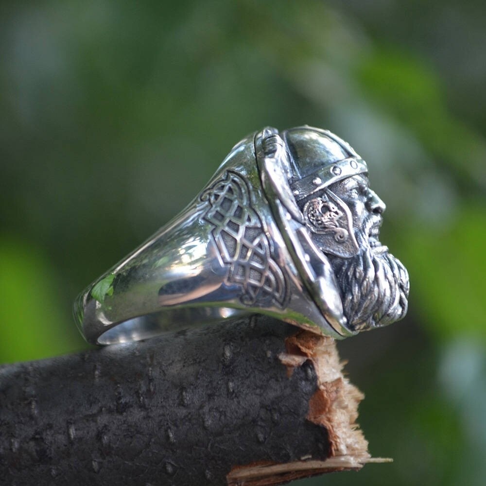 Cincin Bentuk Kapak Viking Viking Bahan Stainless Steel Untuk Hadiah Pria