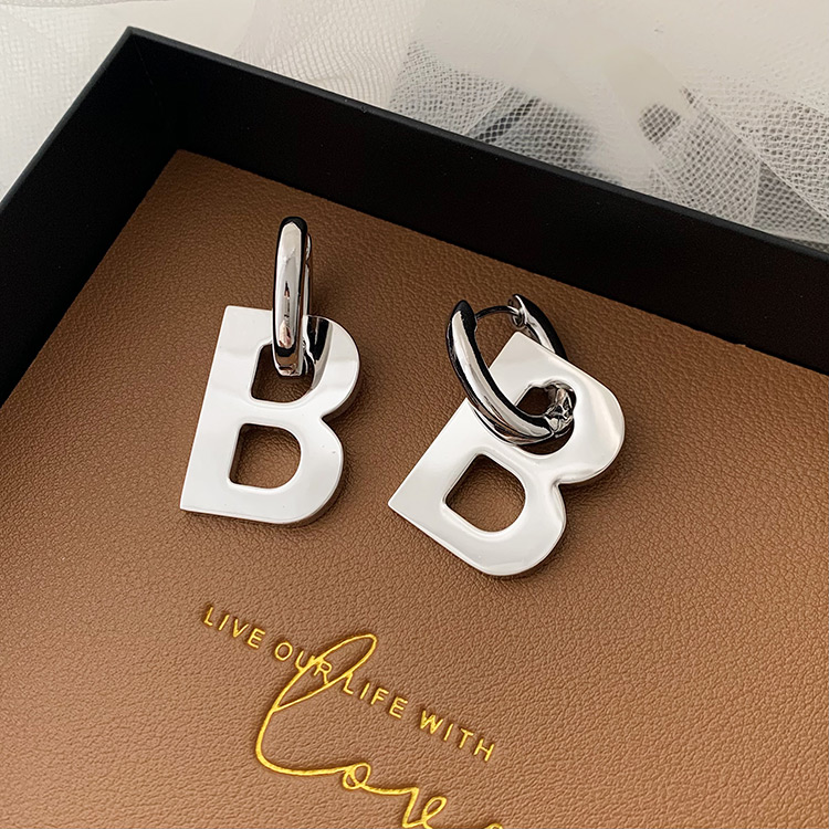 YEEZII Simple Gold Letter Earrings Fashion Personality Elegant Temperament Metal Earring Women Accessories Gift
