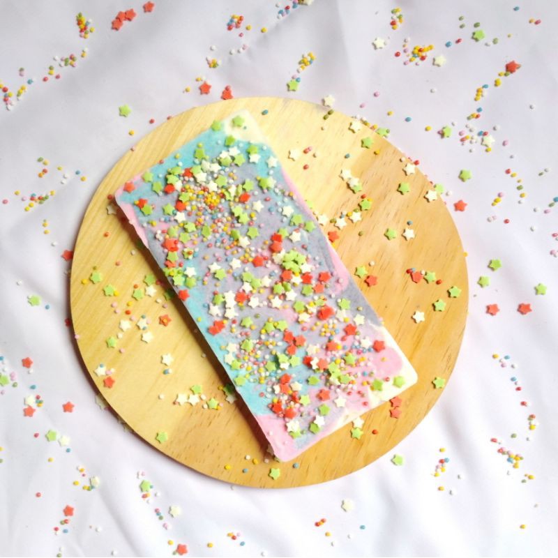 

sprinkle chocolate bark — unicorn series