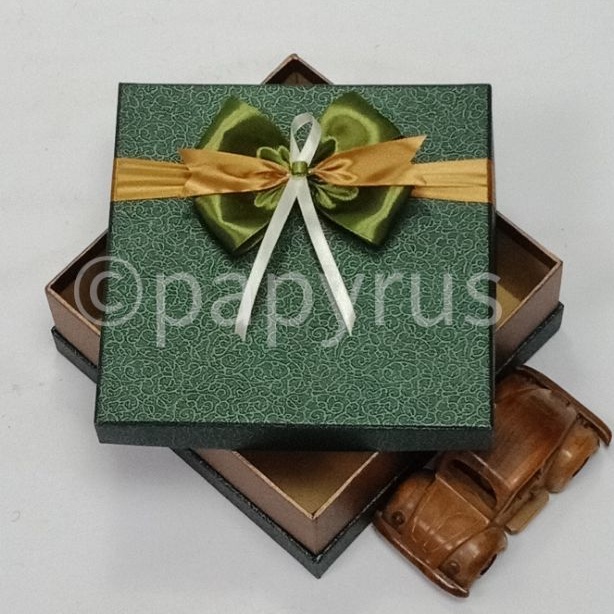 

PAPYRUS Sandwich 20x20 Tinggi 8cm Kotak Kado Gift Box V2