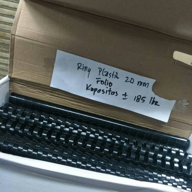 

Spiral Jilid Plastik F4 Folio 20mm / Dus isi 100