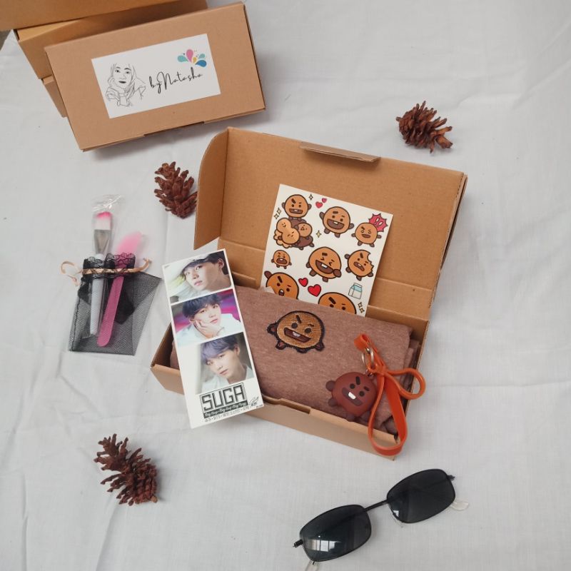 KAOS SHOOKY BT21 GIFT BOX | gift set kado BTS Suga