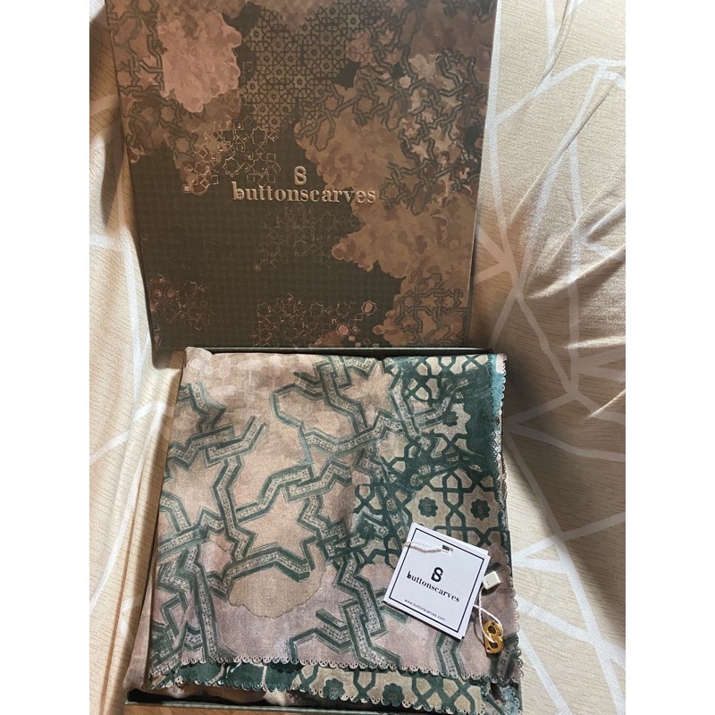 buttonscarves Haramain Emerald New
