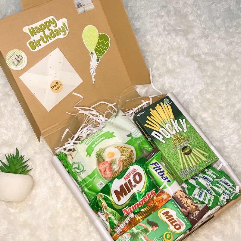 

[Green] SNACK BOX BIRTHDAY GIFT GRADUATION GIFT
