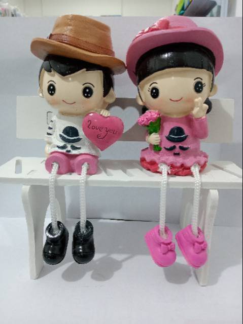 Patung pajangan boneka duduk+kursi
