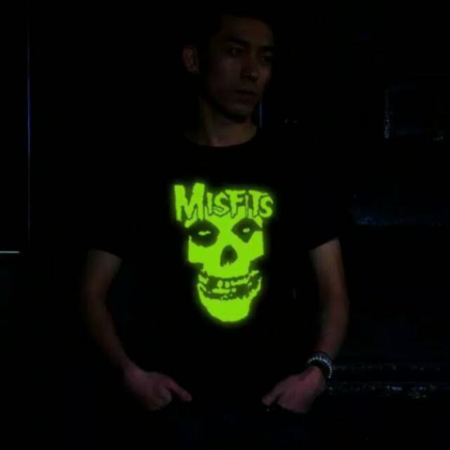 Baju kaos MISFITS GLOW IN THE DARK