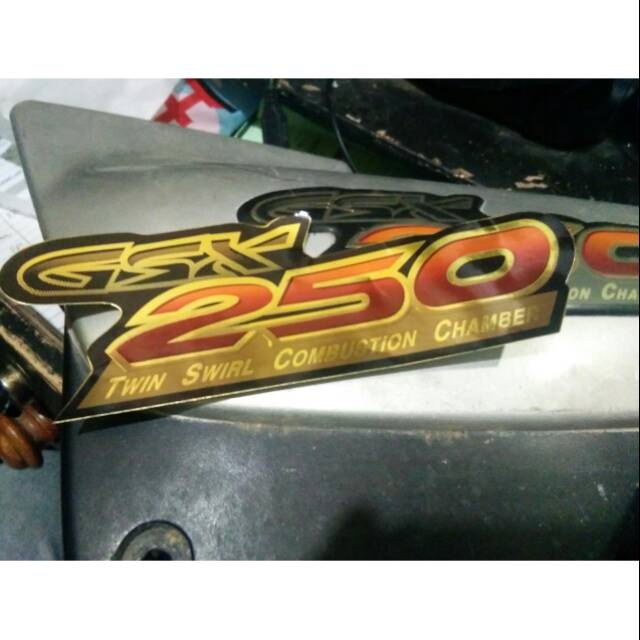 Sticker striping suzuki thunder 250 motor logo emblem stiker box aki dop accu