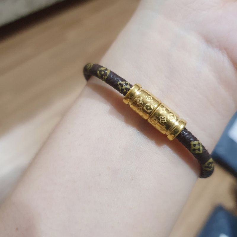 Gelang elv Kulit Kombinasi Titanium Bukaan Magnet Anti karat Gelang branded band bahan  Quality D826