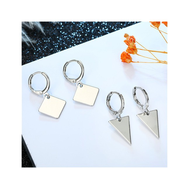 LRC Anting Tusuk Fashion Triangle Geometric Earrings D46070