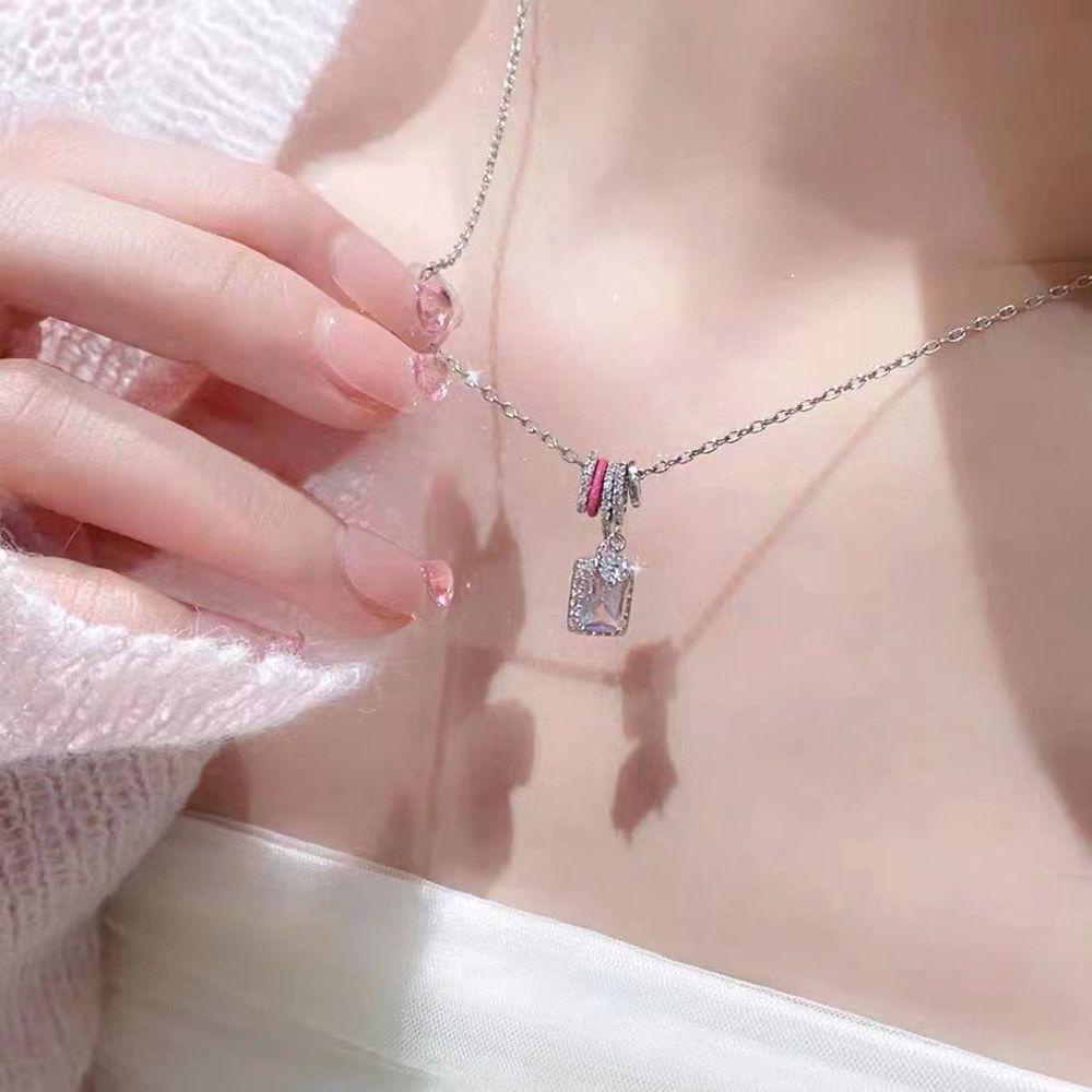 Mxbeauty Square Pendant Kalung Perempuan Rantai Klavikula Mengkilap Perhiasan Fashion Hadiah Teman Gadis Leher Choker