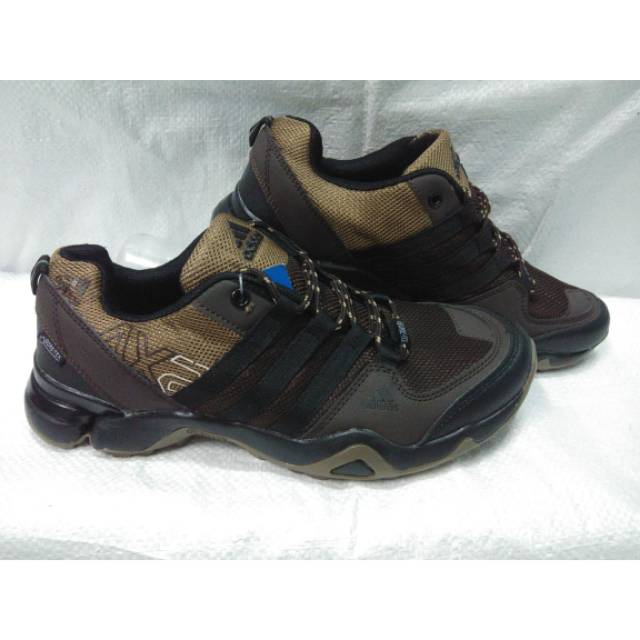 Sepatu Adidas AX2