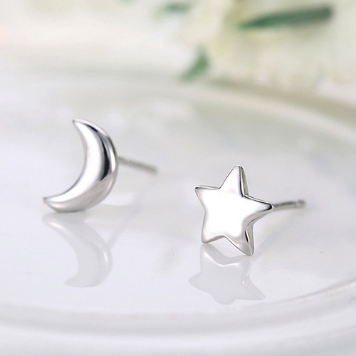 Hu Hu Hu Hu Hu Alat Bantu Pasang Kacamata♡ 1 Pasang Anting Tusuk Asimetris Bentuk Bulan / Bintang Lapis Silver Untuk Wanita