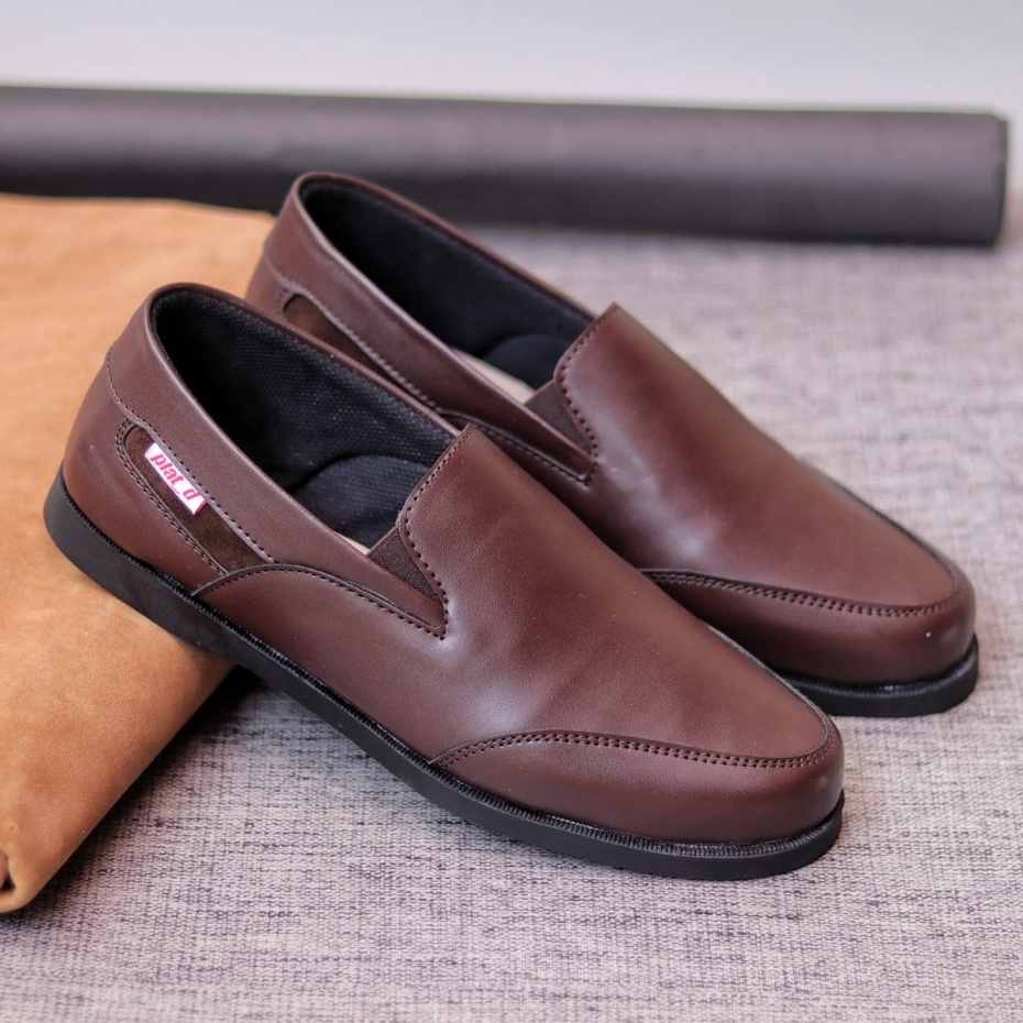 MOLK Sepatu Kasual Formal Pria Kulit Sintetik Pantofel Kerja Kantor Kuliah