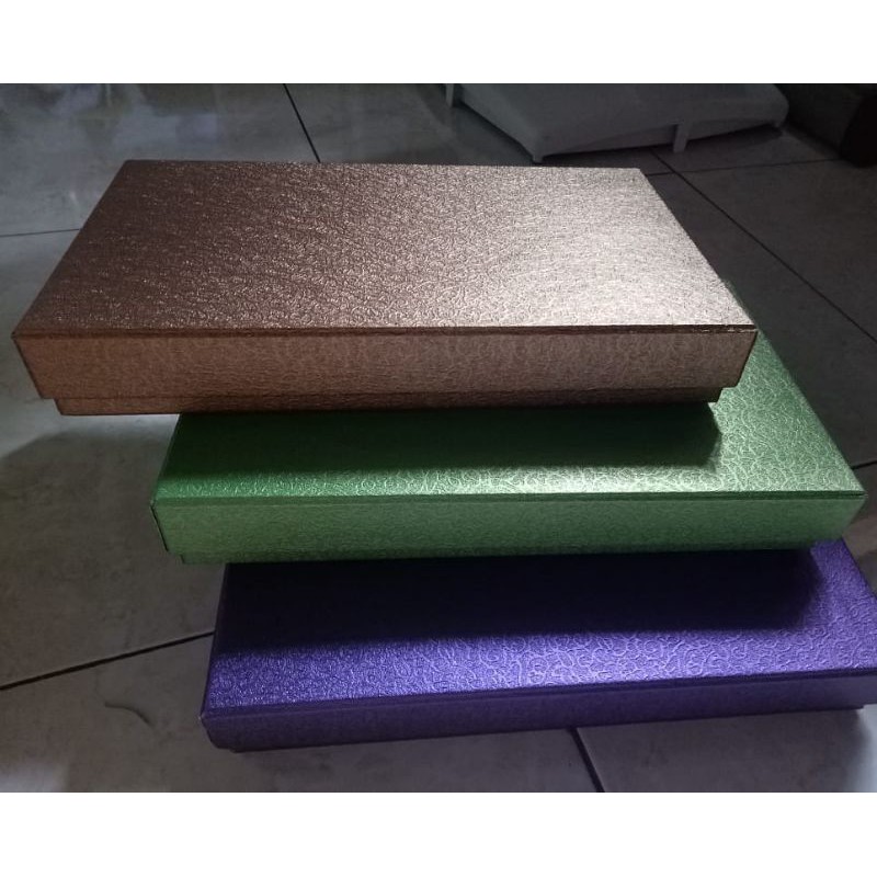 

box kado / kotak kado 25x18x5 cm