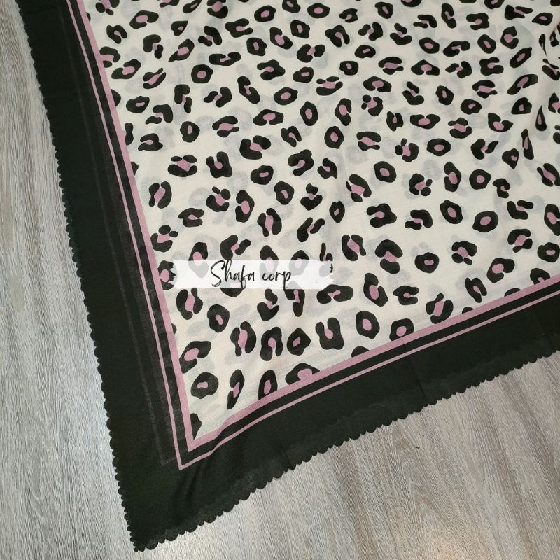 KERUDUNG VOAL SEGI EMPAT LEOPARD SERIES