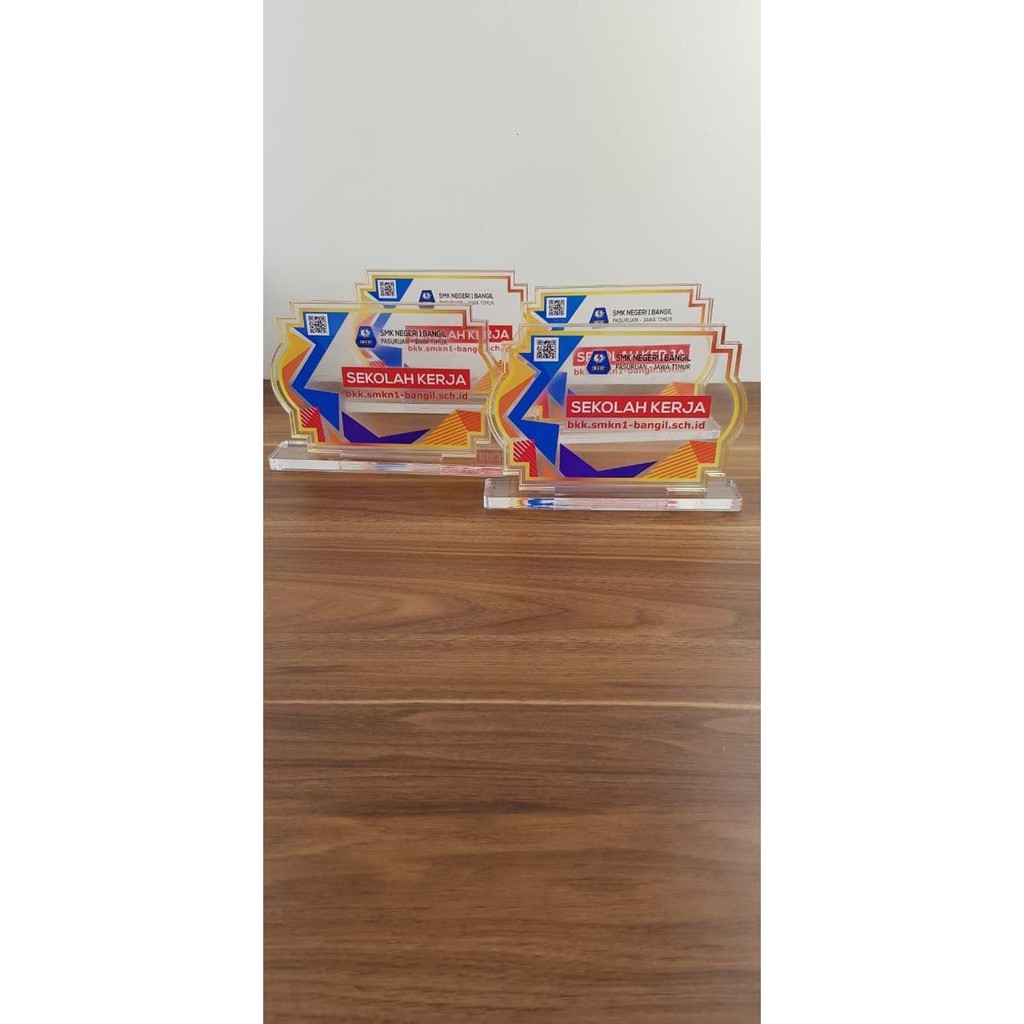 

plakat akrilik / plakat wisuda / plakat acrylic / akrilik termurah!