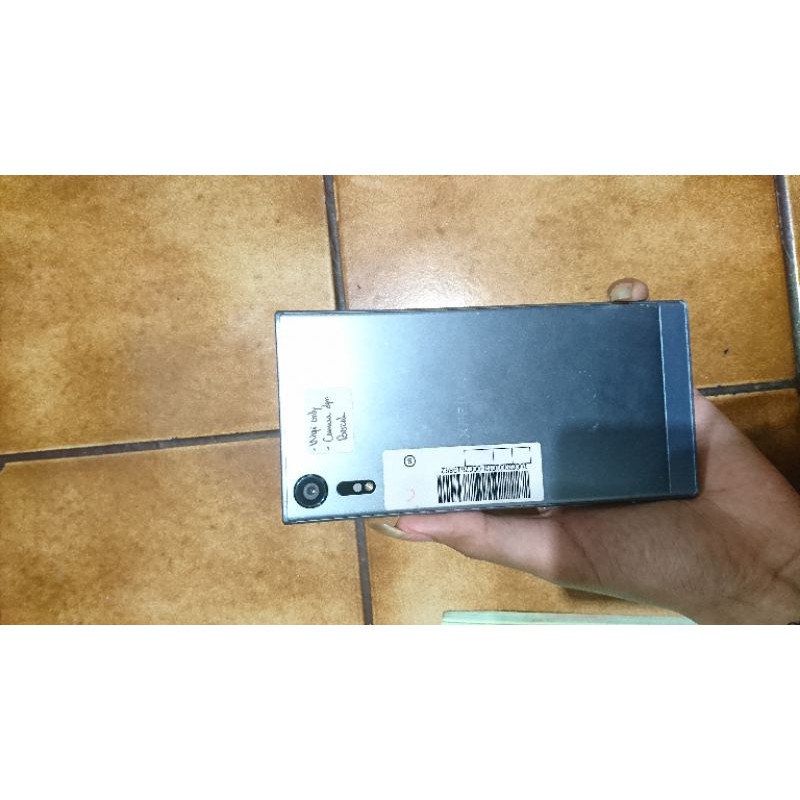 Sony Xperia XZS minus