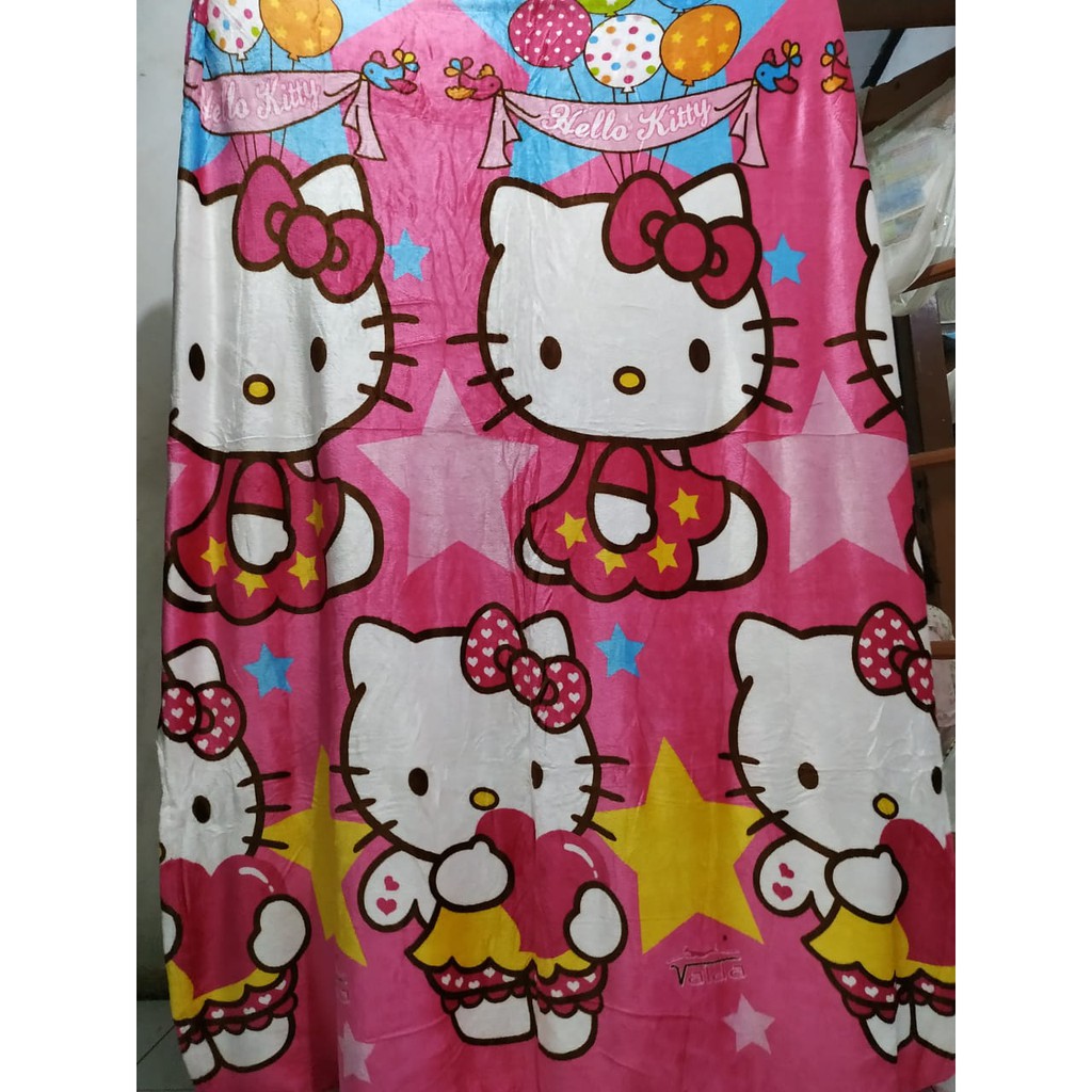 Selimut Karakter motif anak laki-laki dan perempuan