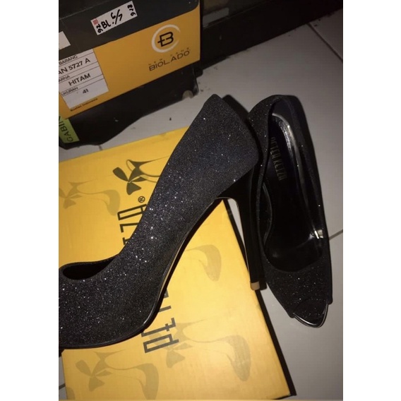 Heels Hitam Matahari