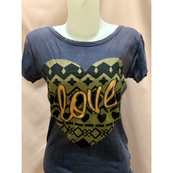 preloved kaos super t-shirt wanita motif love / Baju bekas layak pakai