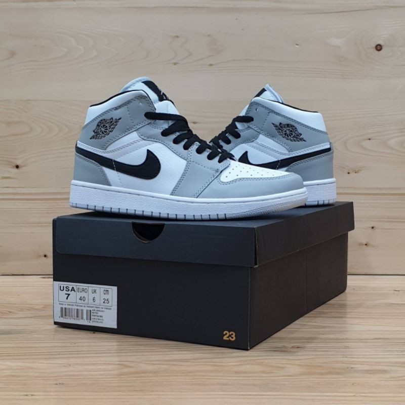 Nike Air Jordan 1 Light Smoke Grey
