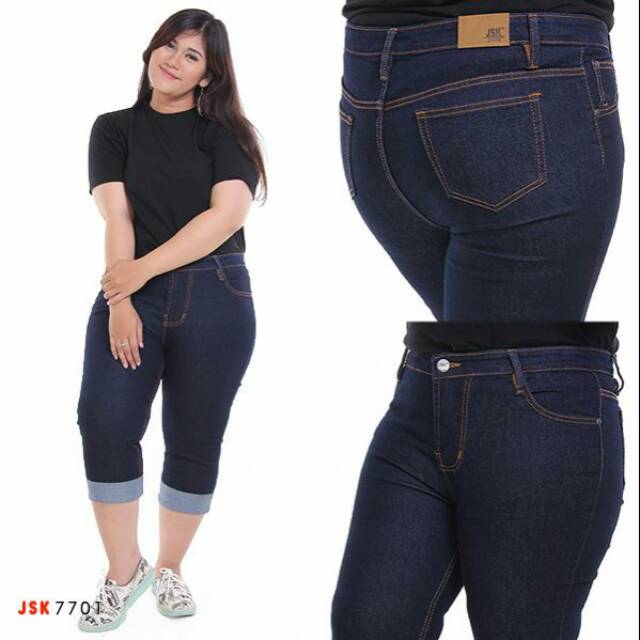 Celana Jeans Pendek Wanita Jumbo / Celana Jeans Pendek Wanita / Celana Santai Pendek Cewek Jeans