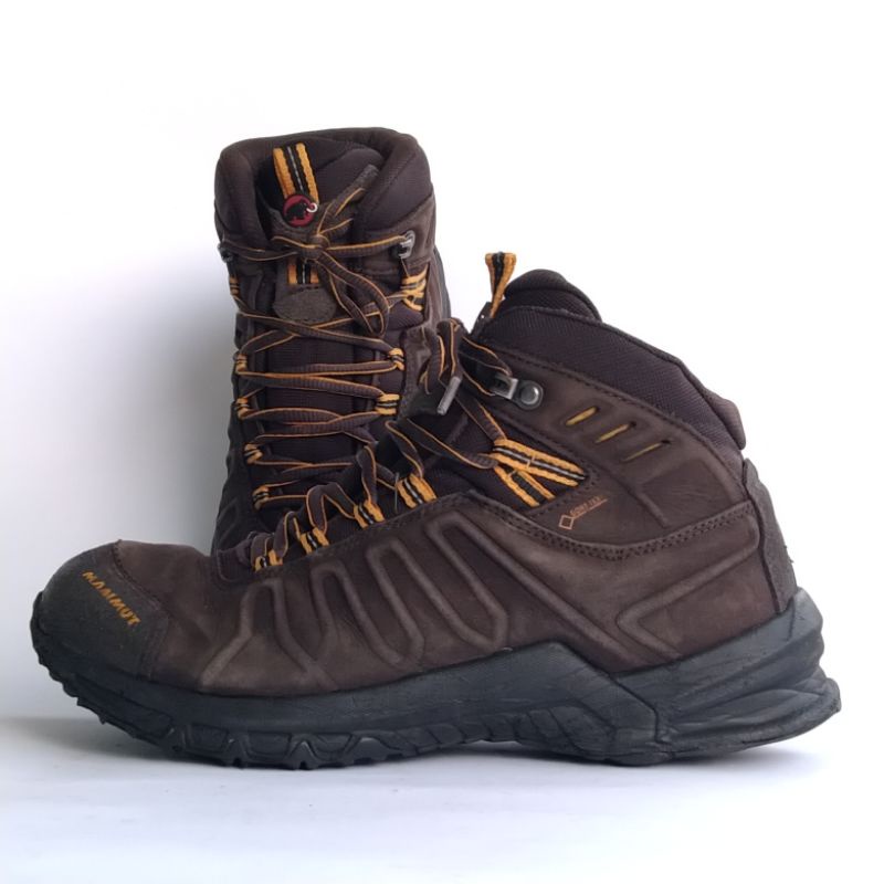 SEPATU OUTDOOR MAMMUT SIZE 41 (26 cm)