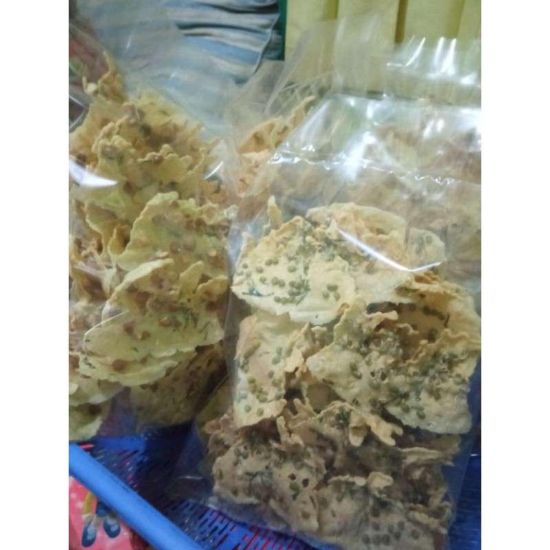 

peyek kacang, rebon, kacang ijo