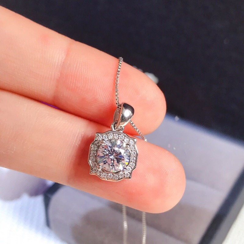 Ornament's Moissanite Pendant Necklace