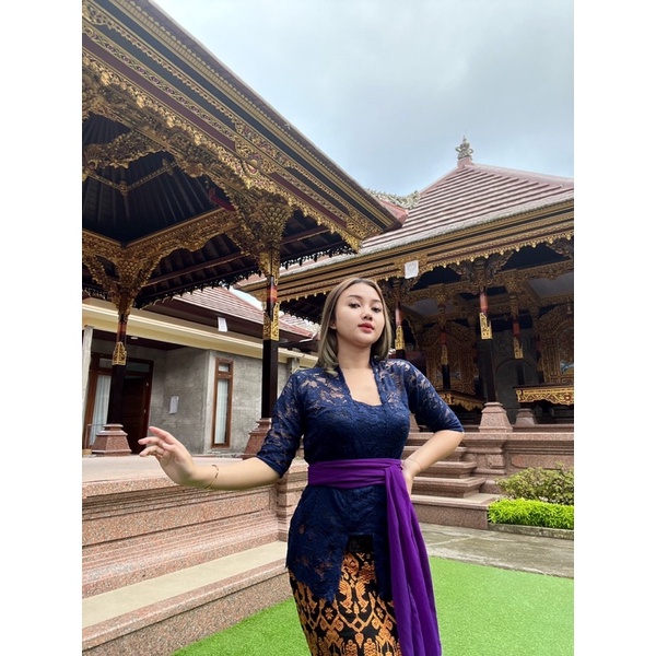 Kebaya bali brokat sofia strait lengan pendek