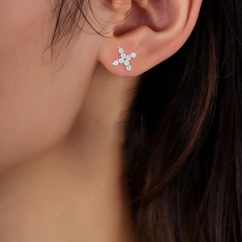 Anting Stud Desain Salib Aksen Kristal Kubik Zirkon Warna Silver Untuk Wanita