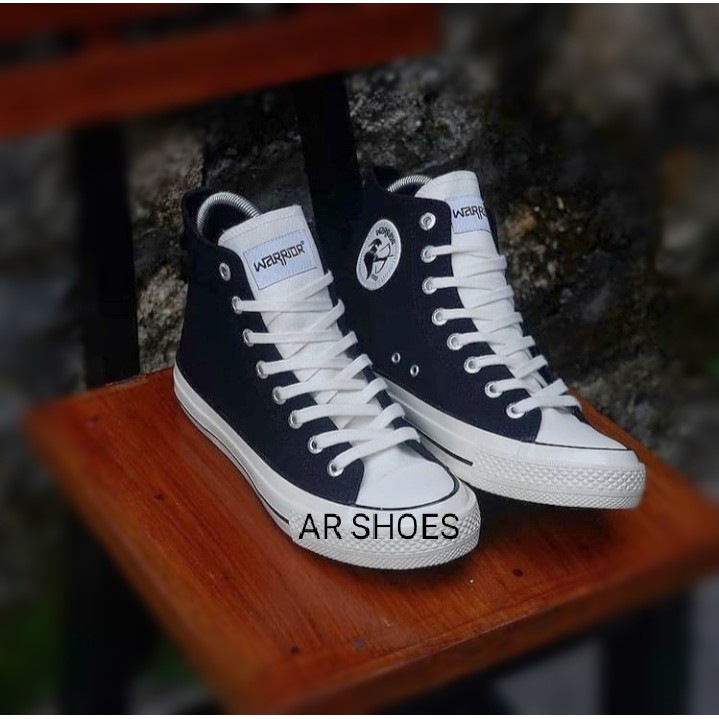 SEPATU WARRIOR POSEIDON HITAM PUTIH TINGGI /WARRIOR POSEIDON TINGGI HITAM PUTIH /SEPATU SEKOLAH