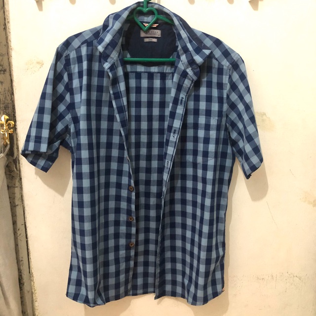 Larusso slim fit kemeja pria (preloved)