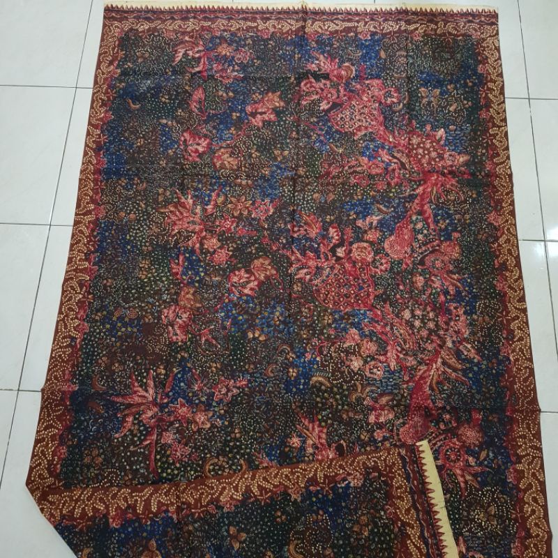 Batik Tulis Lasem 3 NegeriMotif Sekarjagad dengan guci dan bunga