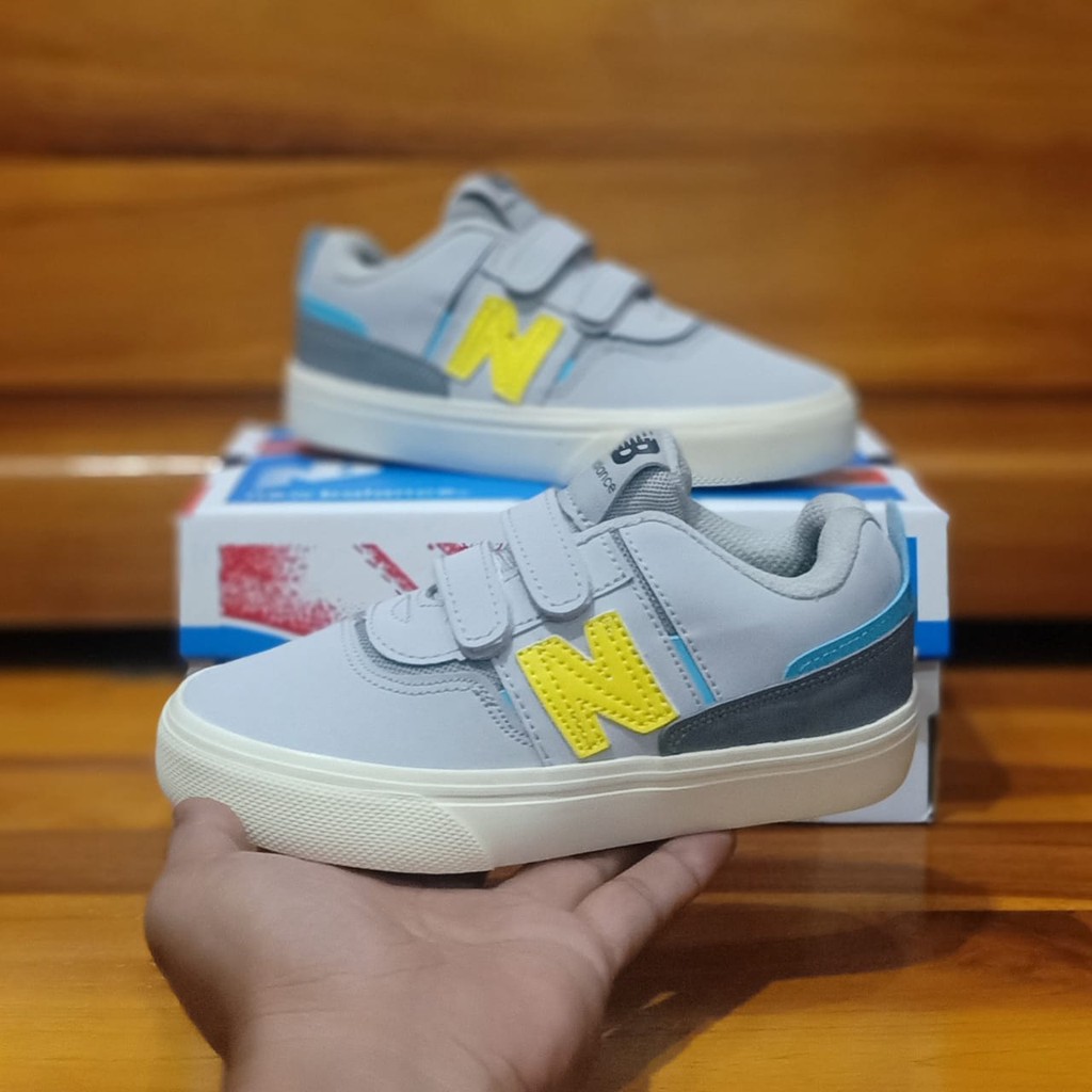 Sepatu anak sneakers perempuan dan laki laki sekoalah terbaru