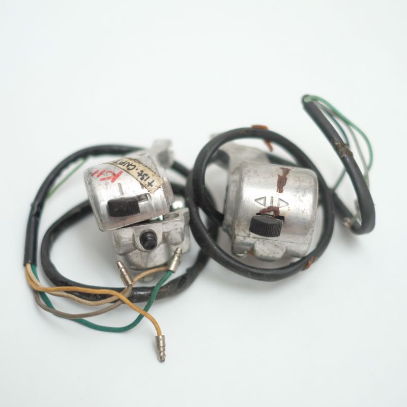 HOLDER SAKLAR SET KANAN KIRI SUZUKI K10 K11 K11P K15 NOS