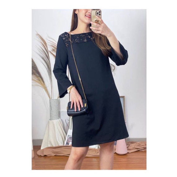 Gap black lace trim bodycon cocktail dres