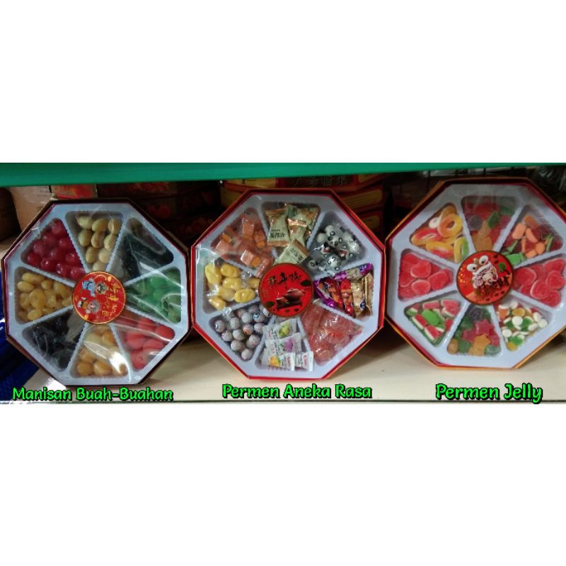 

Manisan Khas Imlek / Manisan Buah Segi 8 / Bingkisan Imlek / Gift CNY / Bingkisan Sincia / Permen Khas Imlek / Permen Jelly / Permen Jeli / Permen Aneka Rasa / Pak Chen Dang / Pacenko / Pak Cen Tang
