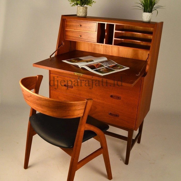 set meja kerja dan kursi kantor