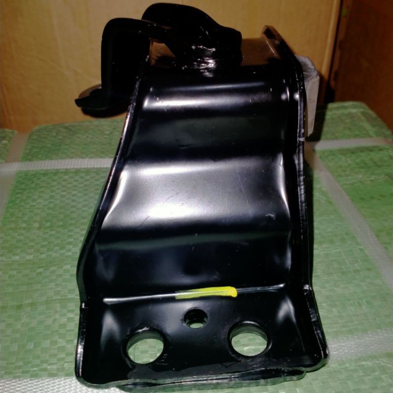 engine mounting nissan livina