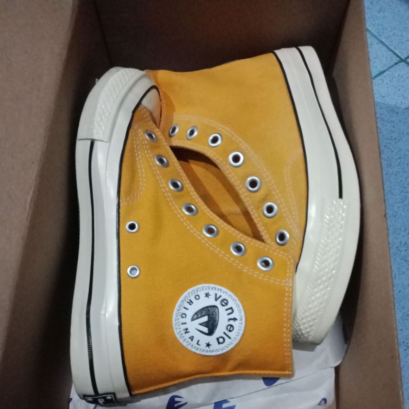 SEPATU SNEAKERS VENTELA PRELOVED/ SEPATU SNEAKERS TALI