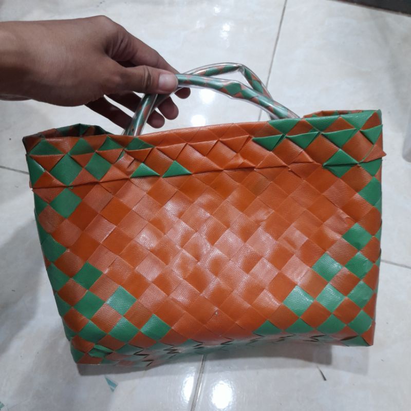 tas berkat anyaman plastik