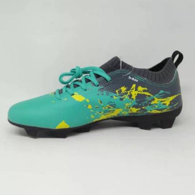 Sepatu bola specs cyanide TNT 19